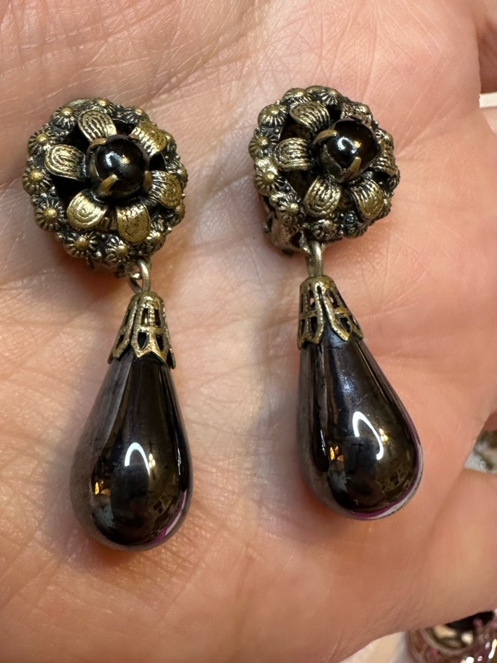 Vtg 1950s Black Glass Teardrop Clip On Earrings Gothic Victorian Revival Dangle
